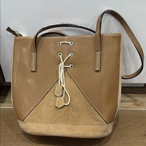 Tiffany & Fred Tan Shoulder Bag with Bucket Shape and Versatile Strap